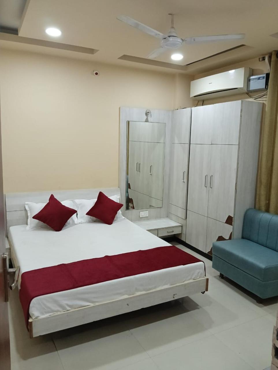 Hotel Tirupati Palace Indore Bagian luar foto